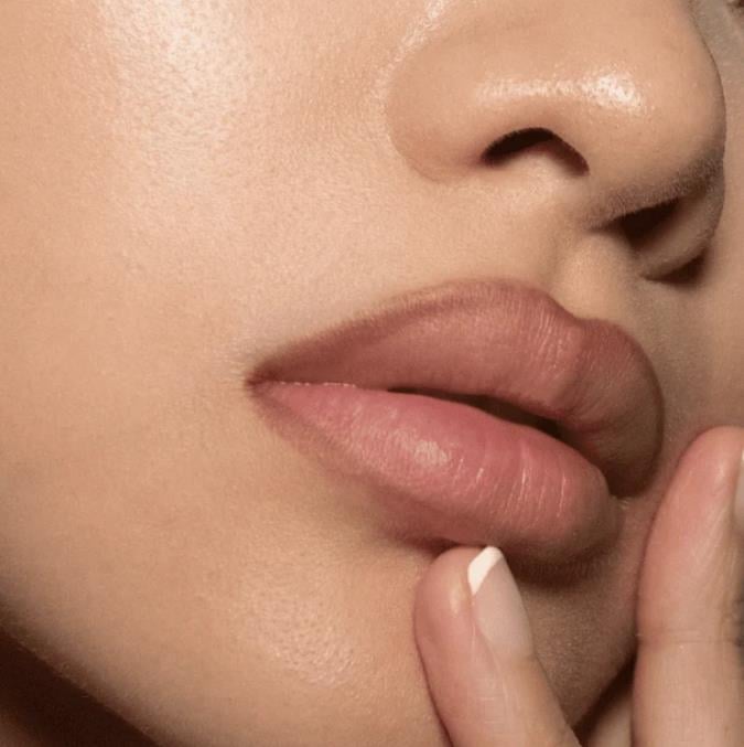 Peel-Off Lip Liner: Plump Your Lips & Long-Lasting Makeup