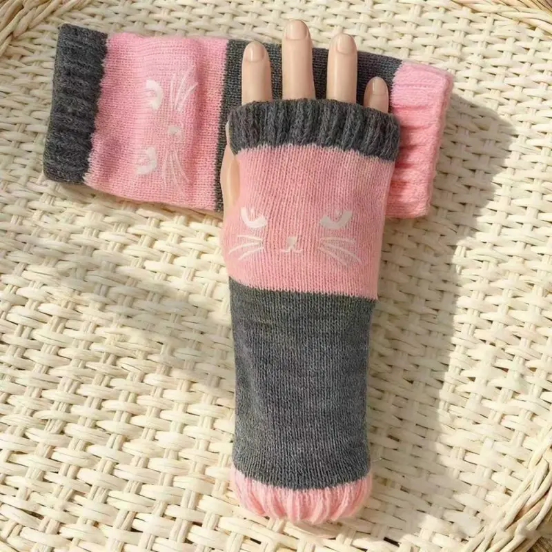 🐱 Purr-fectly Cozy: Embroidered Cat Fingerless Gloves 🧶